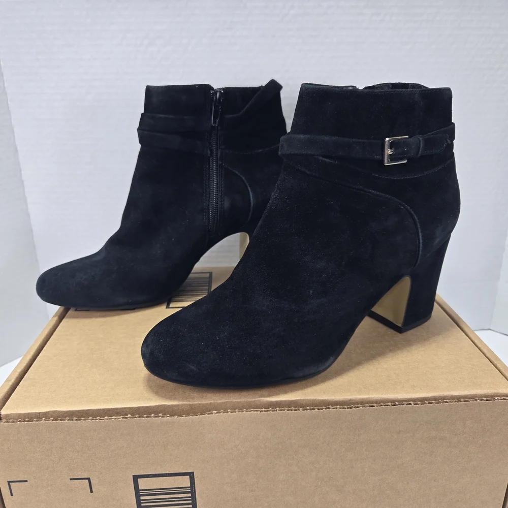 Bella Vita Arlette Black Suede Chelsea Ankle Booties Block Heel Boots Size 8.5